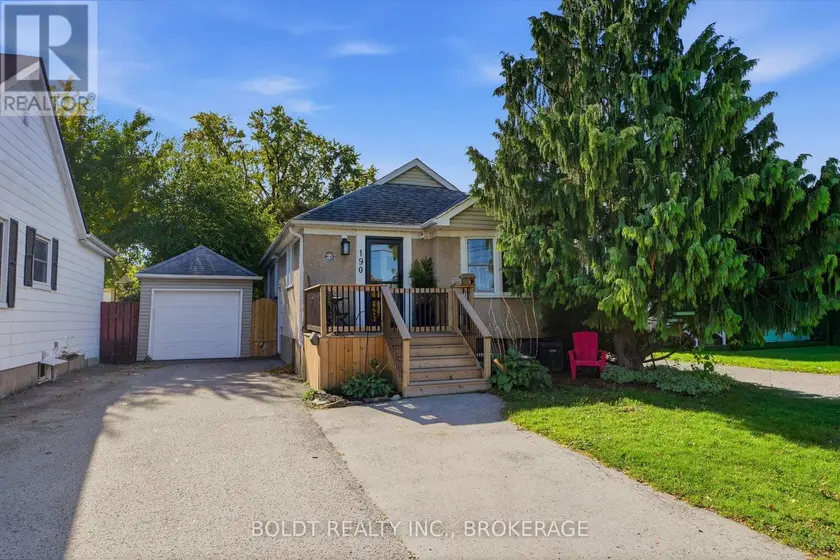 Detached at 190 CARLTON STREET, St. Catharines