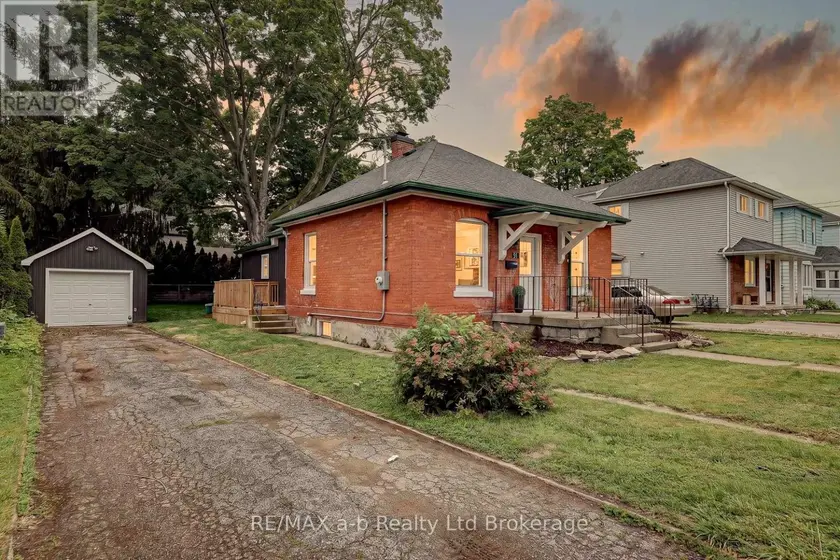 Detached at 91 WINNIETT STREET, Woodstock